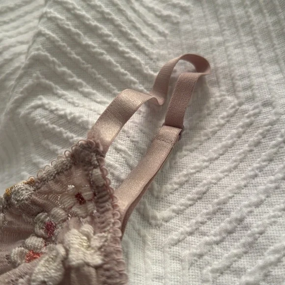 Intimately Free People • Lacy lavender floral bralette / bra - Picture 3 of 5